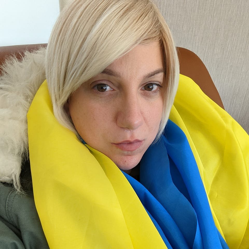 Sarah, femeia transgender care a sosit la Harkov ca jurnalistă, apoi s-a alăturat armatei ucrainene: „Nu sunt eroină, merită să lupți pentru libertate”