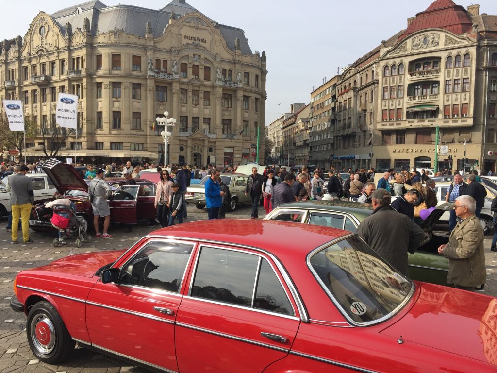 Mașina folosită de Robert Redford în filmul Havana, la Timișoara. E o replică, dar bijuteria a făcut furori printre iubitorii de mașini de epocă