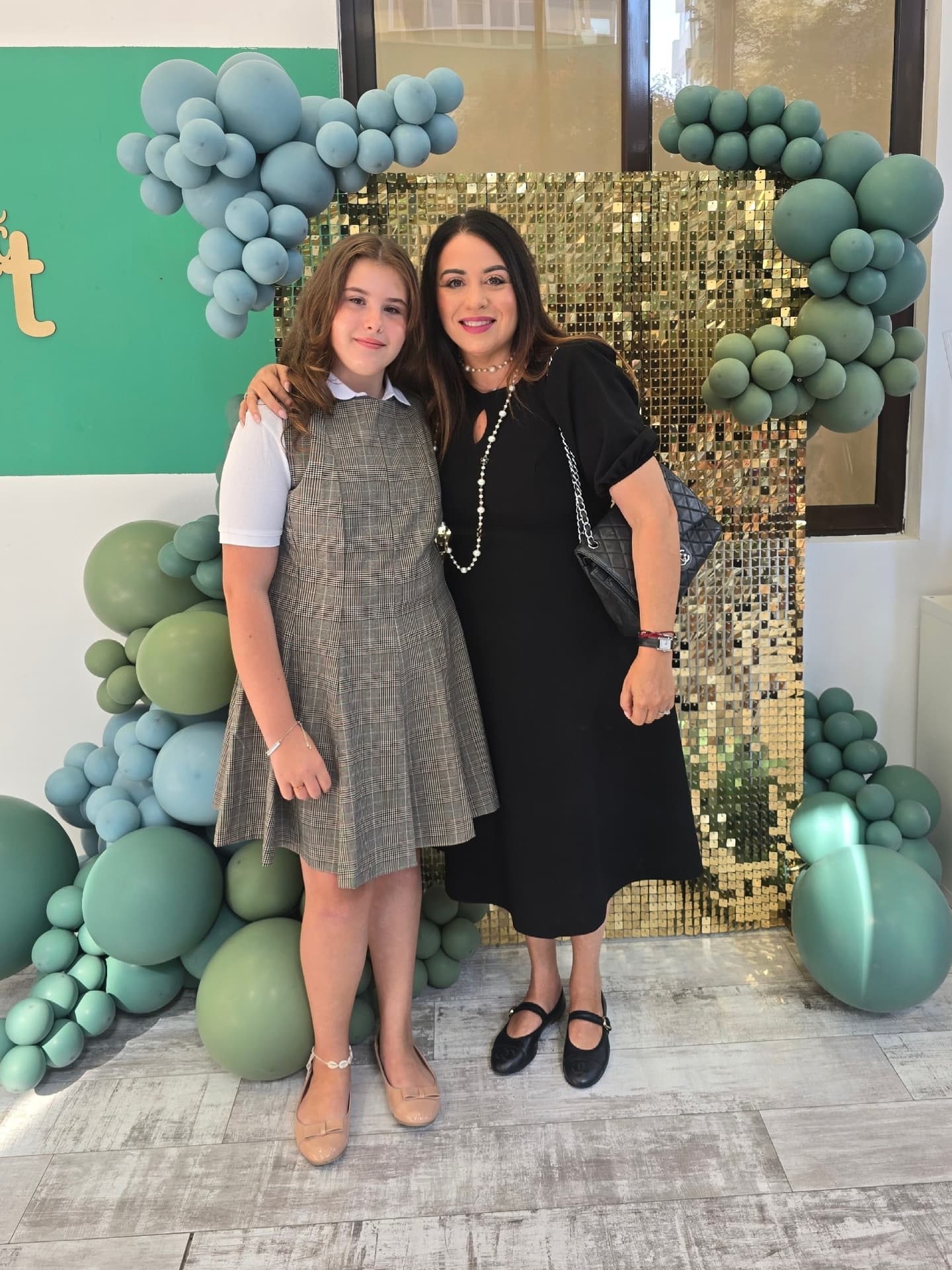 Oana Roman, replică pentru cei care i-au criticat fiica: „Se îmbracă fix cum vrea ea”. Cum a apărut Isabela la VIVA! Influencers Party