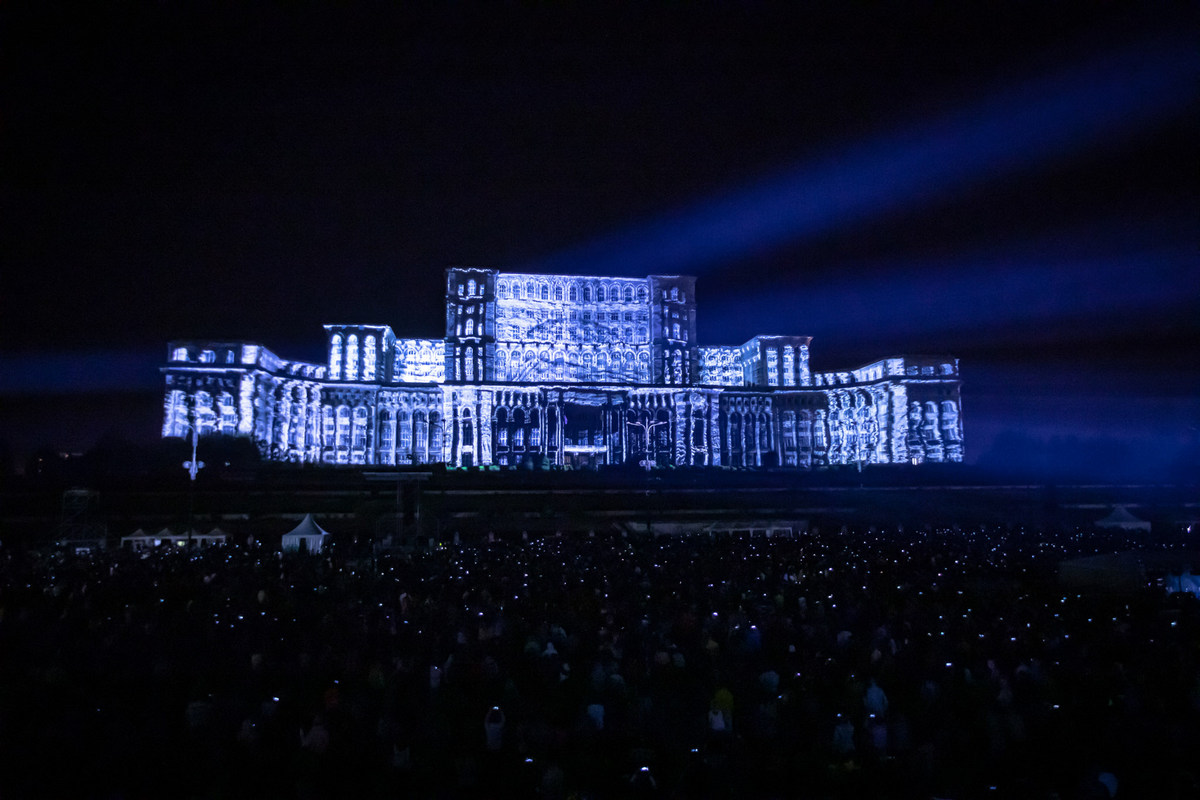 iMapp Bucharest 2021, evenimentul care luminează sâmbătă Palatul Parlamentului. Care e programul