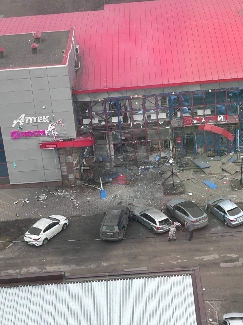 Centru comercial din orașul rusesc Belgorod, lovit de o rachetă ucraineană, spun autoritățile ruse. „Sunt cinci morți și 18 răniți”