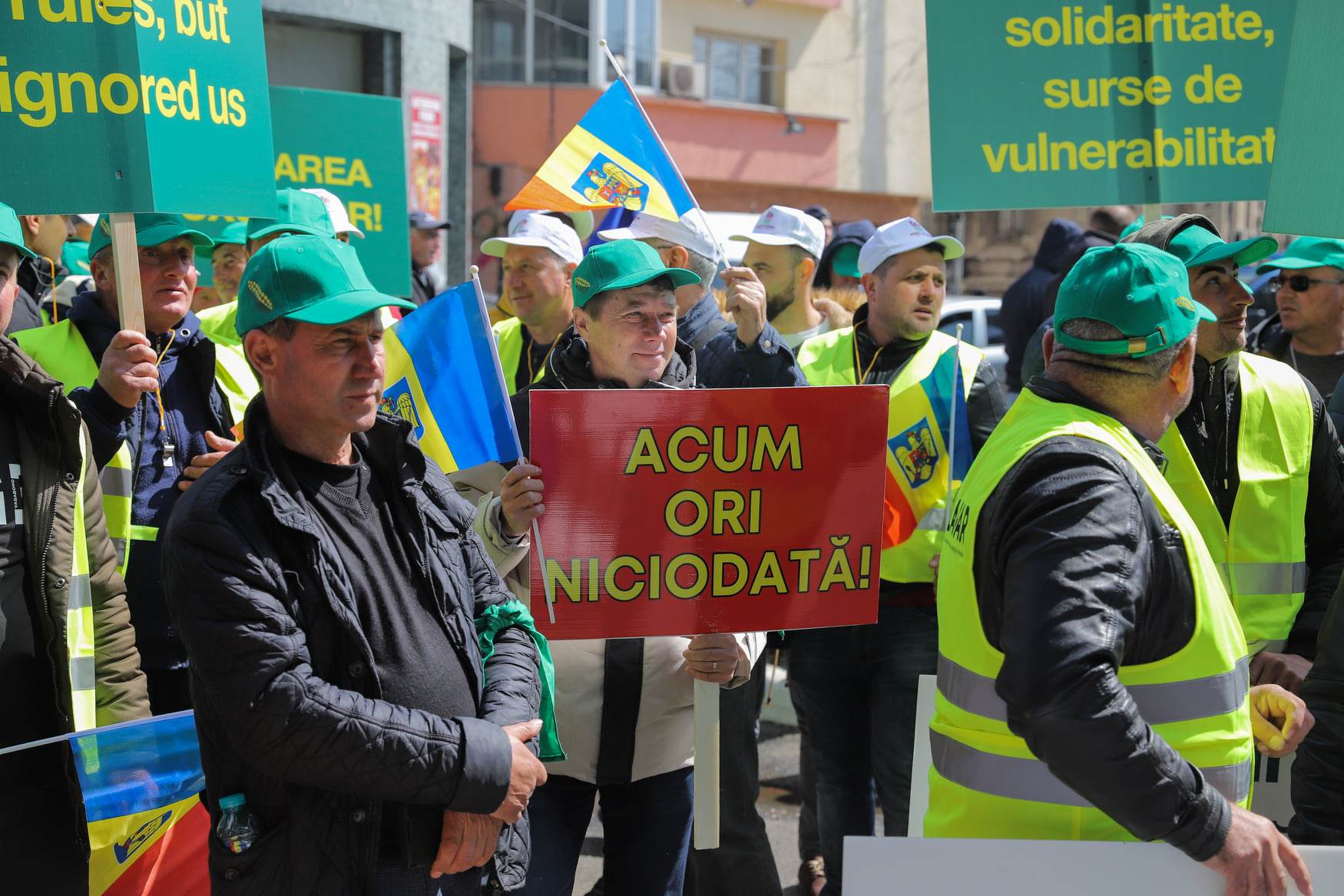 Fermierii români au ieșit cu tractoarele pe străzi. Proteste în urma deciziei UE în scandalul cerealelor din Ucraina