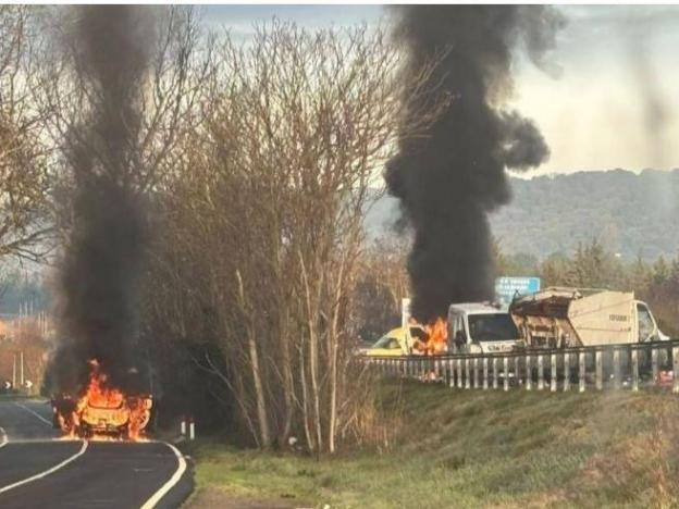 Patru milioane de euro furați ca-n filme din două mașini bilndate, de un comando înarmat cu puști Kalașnikov, pe o autostradă din Italia / VIDEO