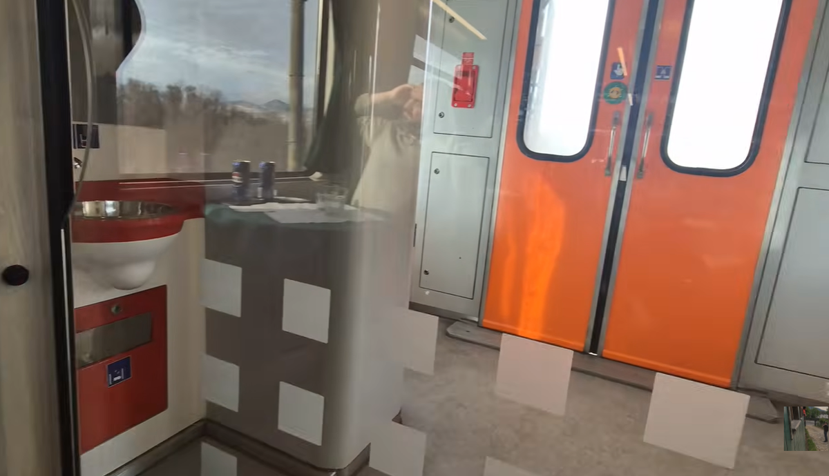 Cum arată vagonul restaurant modernizat al CFR Călători de pe ruta Brașov-Cluj și ce experiență oferă