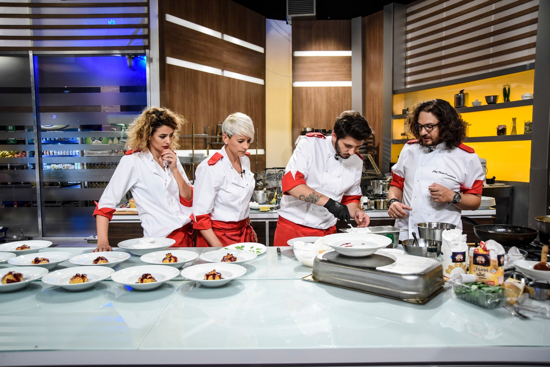 Semifinaliștii sezonului 6 "Chefi la cuțite" se aleg în această seară | FOTO