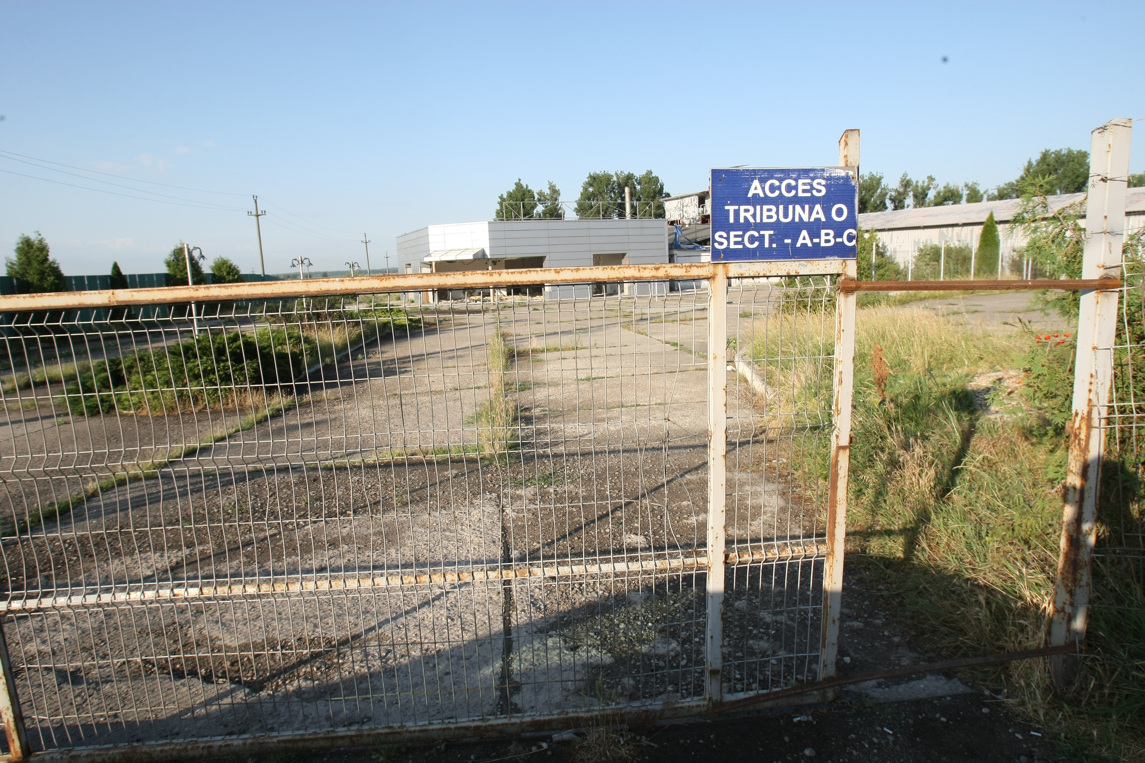 «Bursucul», piază-rea! Toate echipele pe care le-a antrenat Dan Petrescu înainte de ASA Tg. Mureș sunt «fantome», ^iar bazele sunt în paragină! / FOTOREPORTAJ