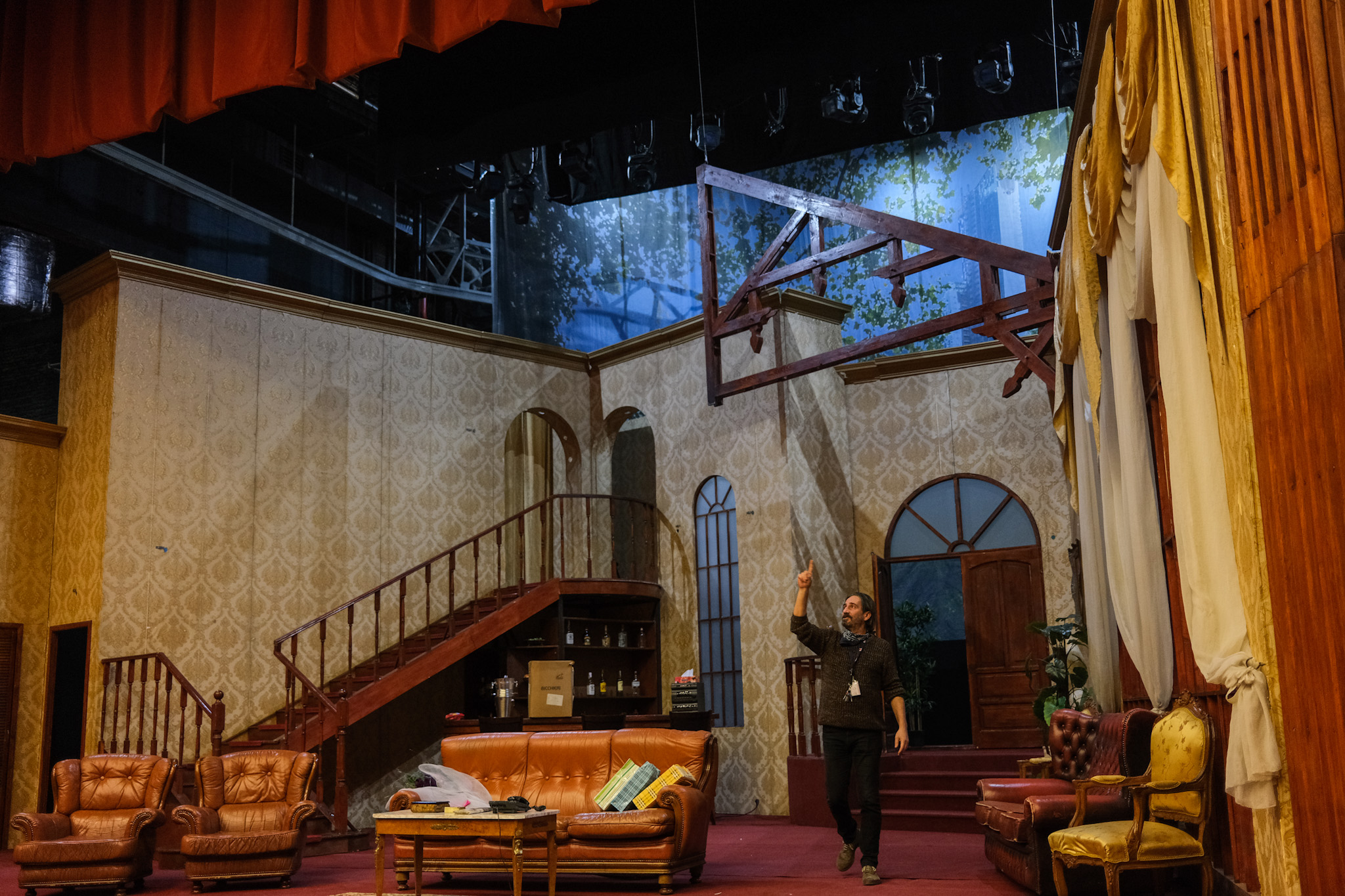 Incursiune de o oră și jumătate în culisele Teatrul Național din București. Vizită inedită în cetatea lui Radu Beligan și Gheorghe Dinică