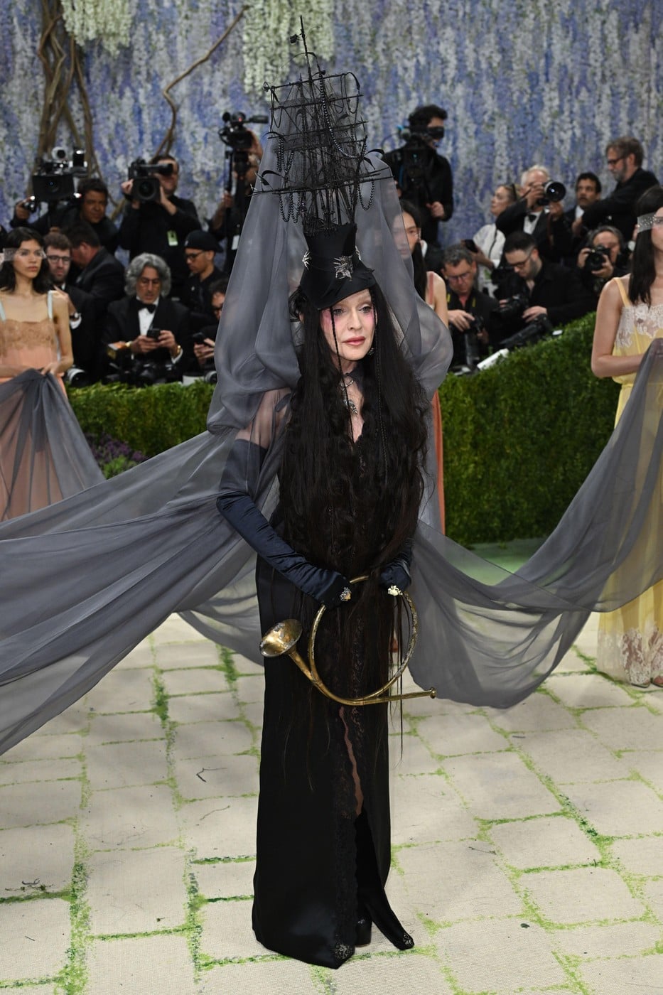 Vedete pe „covorul pietruit” la Met Gala 2026. De la rochii impresionante la alegeri controversate