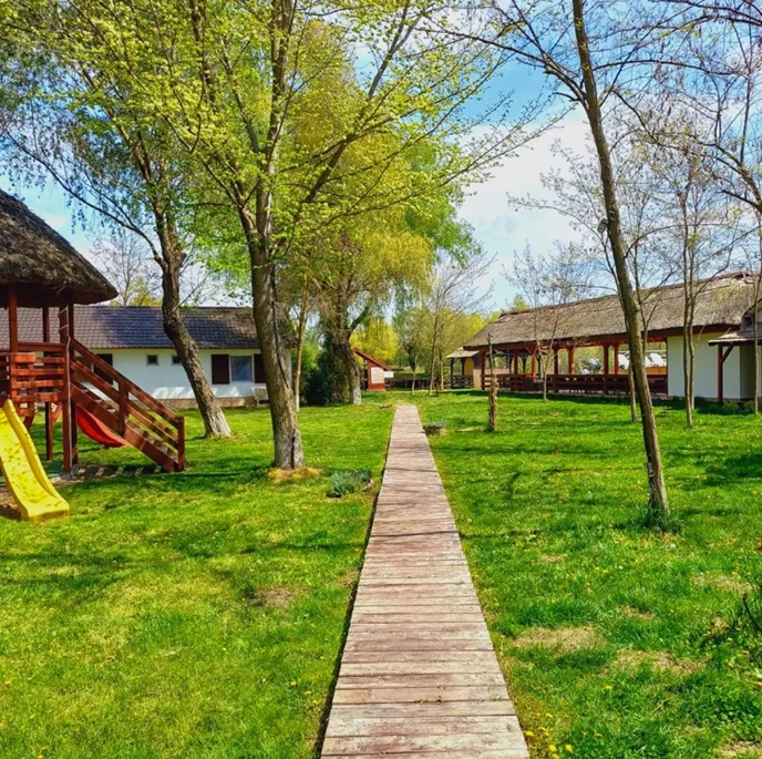 Cum arată insula privată cu resort de lux din Delta Dunării care a fost scoasă la vânzare cu o reducere de 54%. Cât costă întreaga proprietate