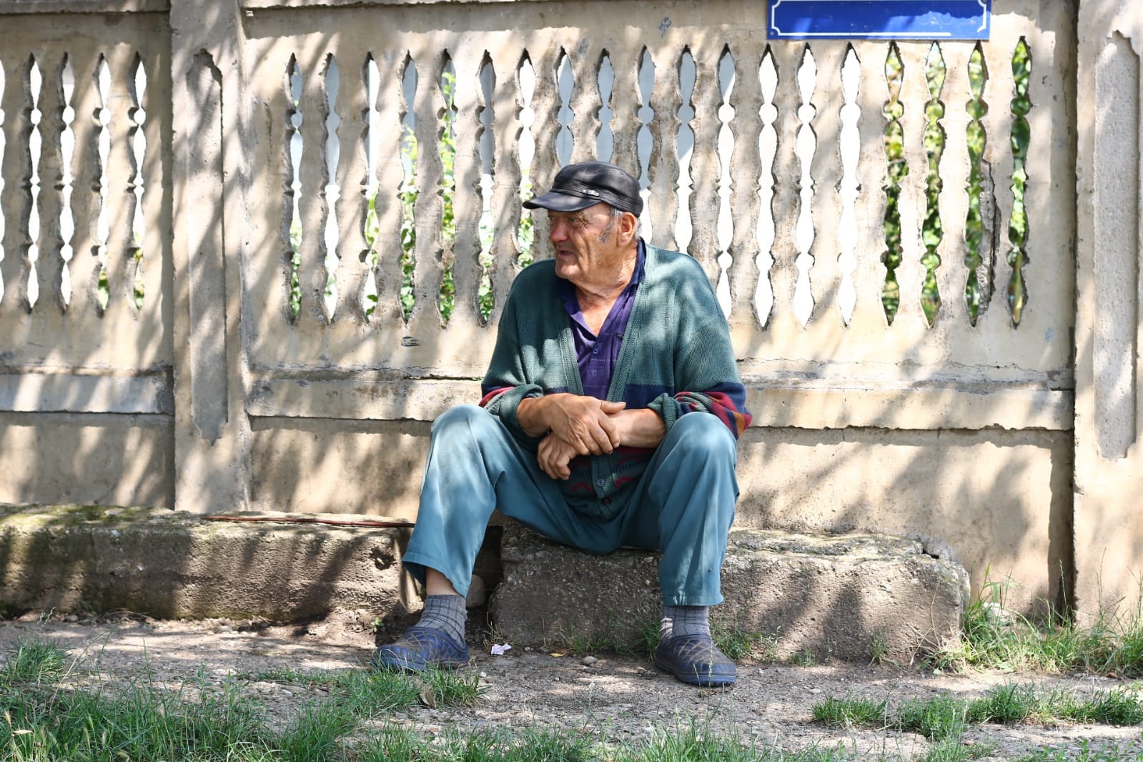 REPORTAJ/Localnicii din Deveselu nu se tem de Putin sau de rachete balistice. Sunt supărați că poștașul întârzie cu pensiile/ VIDEO