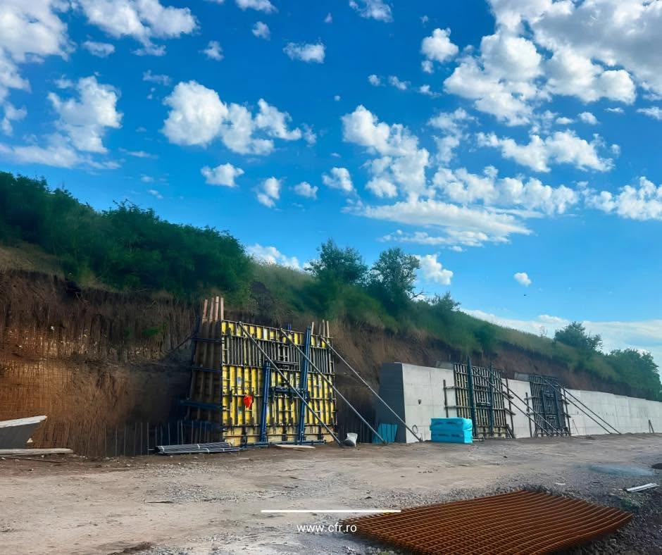 Peste 2.100.000.000 de lei costă modernizarea primei căi ferate din România. Când vor circula trenurile cu 120 km/h spre Giurgiu și Bulgaria
