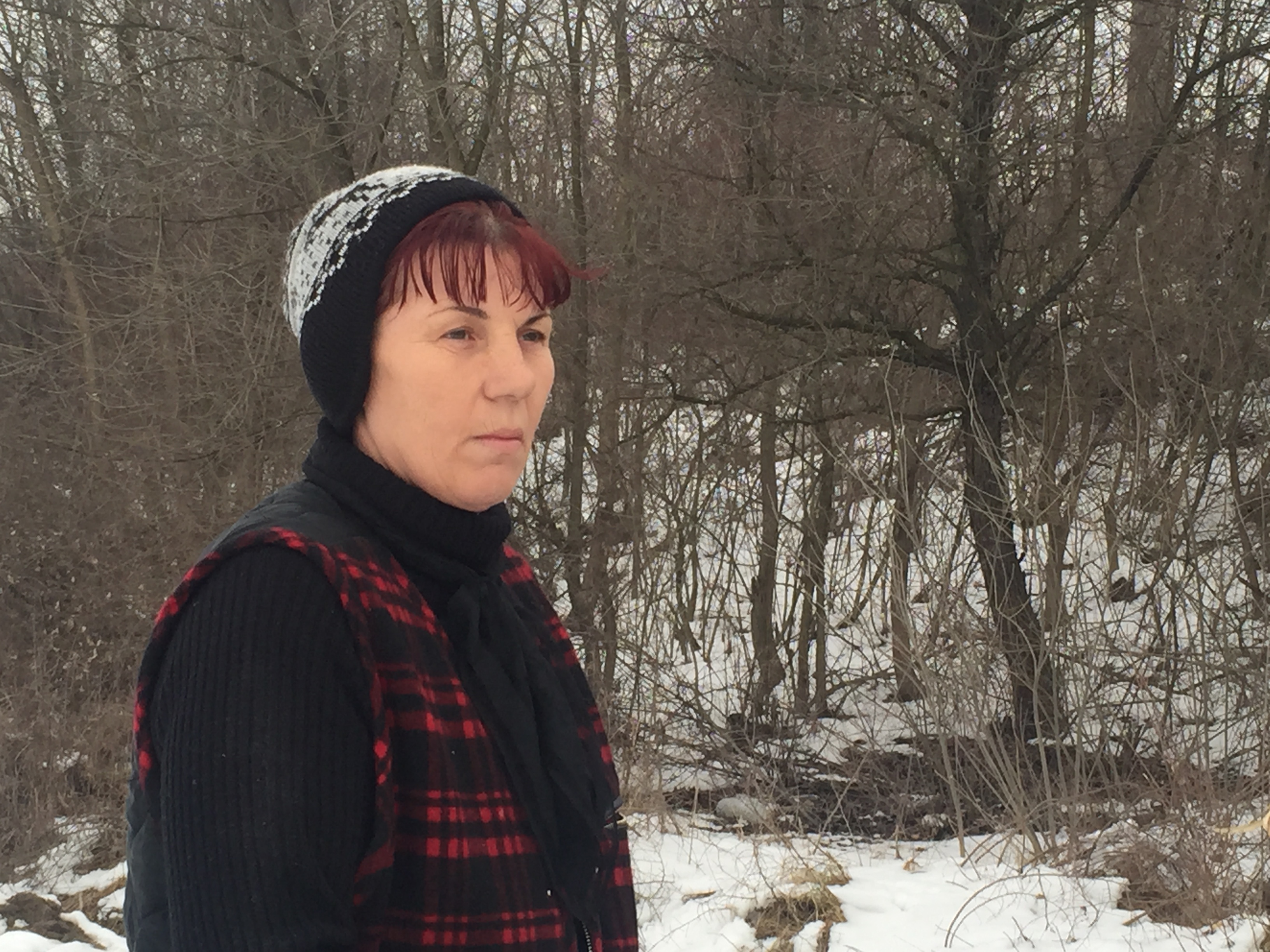 Situaţie absurdă într-un sat din Dolj. Femeie îngropată în mijlocul câmpului, după ce preotul a refuzat să o înmormânteze în cimitir