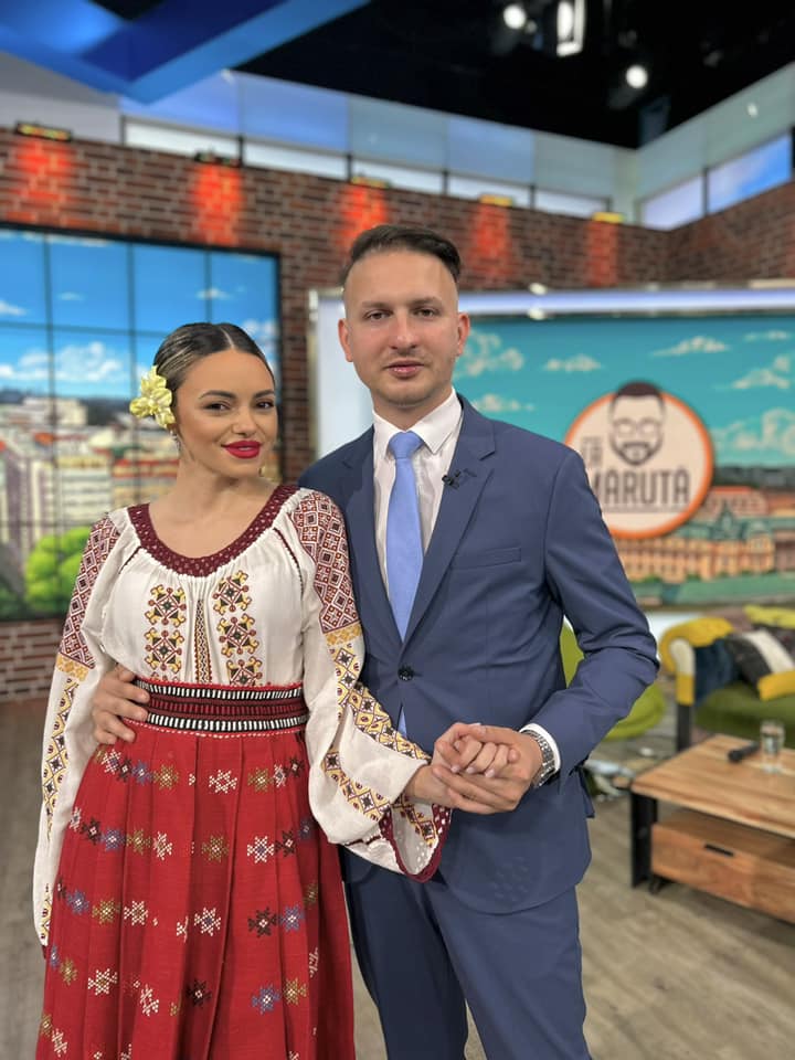 Cosmina Adam s-a căsătorit cu Claudiu Matei, care e politician. Cum a apărut Mirela Vaida la nunta fostei sale asistente de la „Acces Direct”