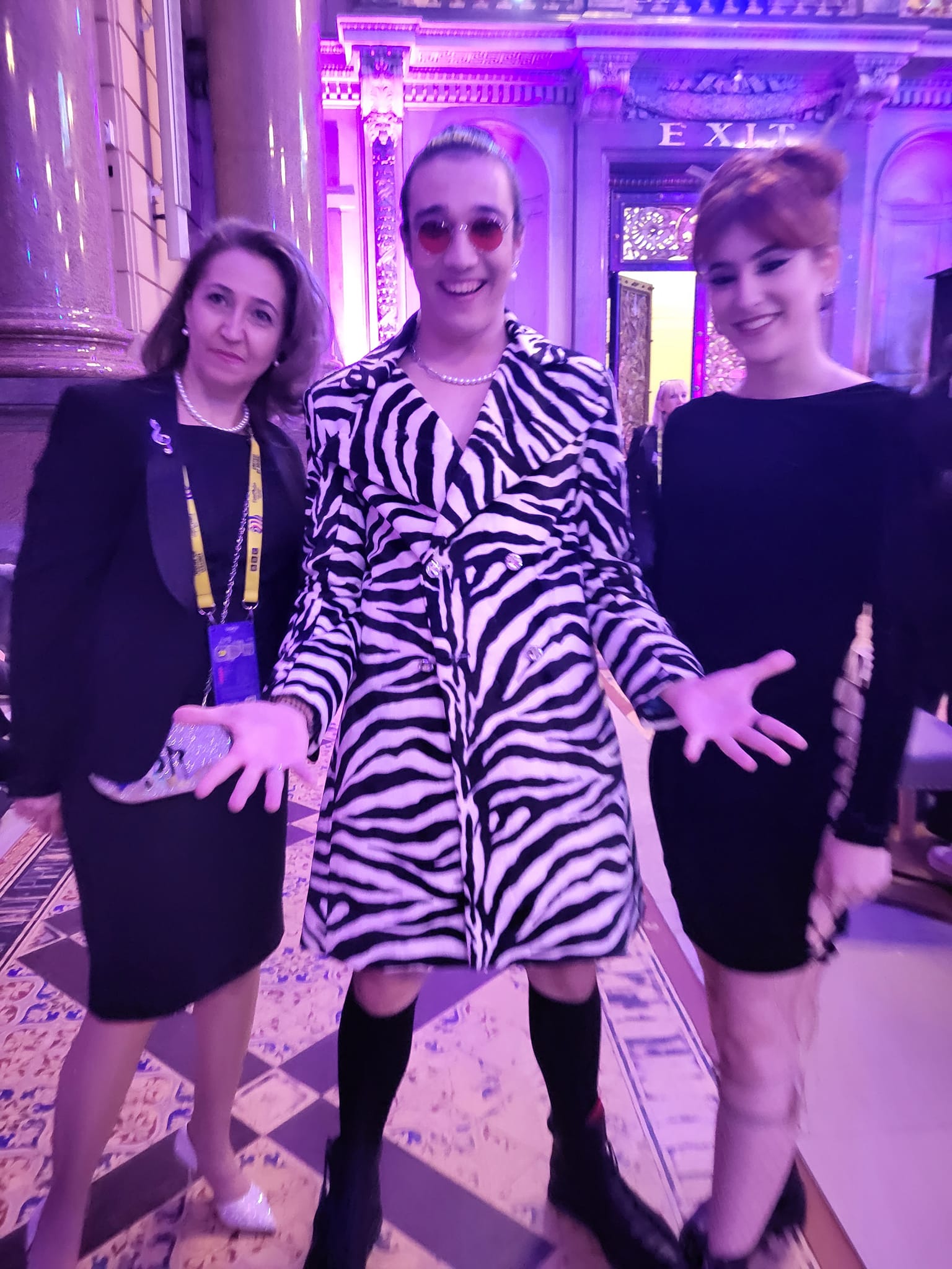 Mama lui Theodor Andrei, reprezentantul României la Eurovision 2023, a răbufnit: „E un tânăr cu problemele și cu sensibilitățile lui”. Simona e impresara fiului ei