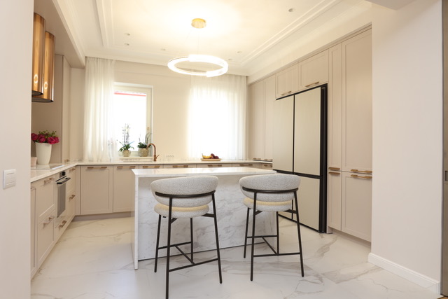 Imagini din casa în care locuiește Ela Crăciun. Lucrările au durat 5 ani și arată spectaculos. „Zeci de mii de euro doar în elemente de decor”