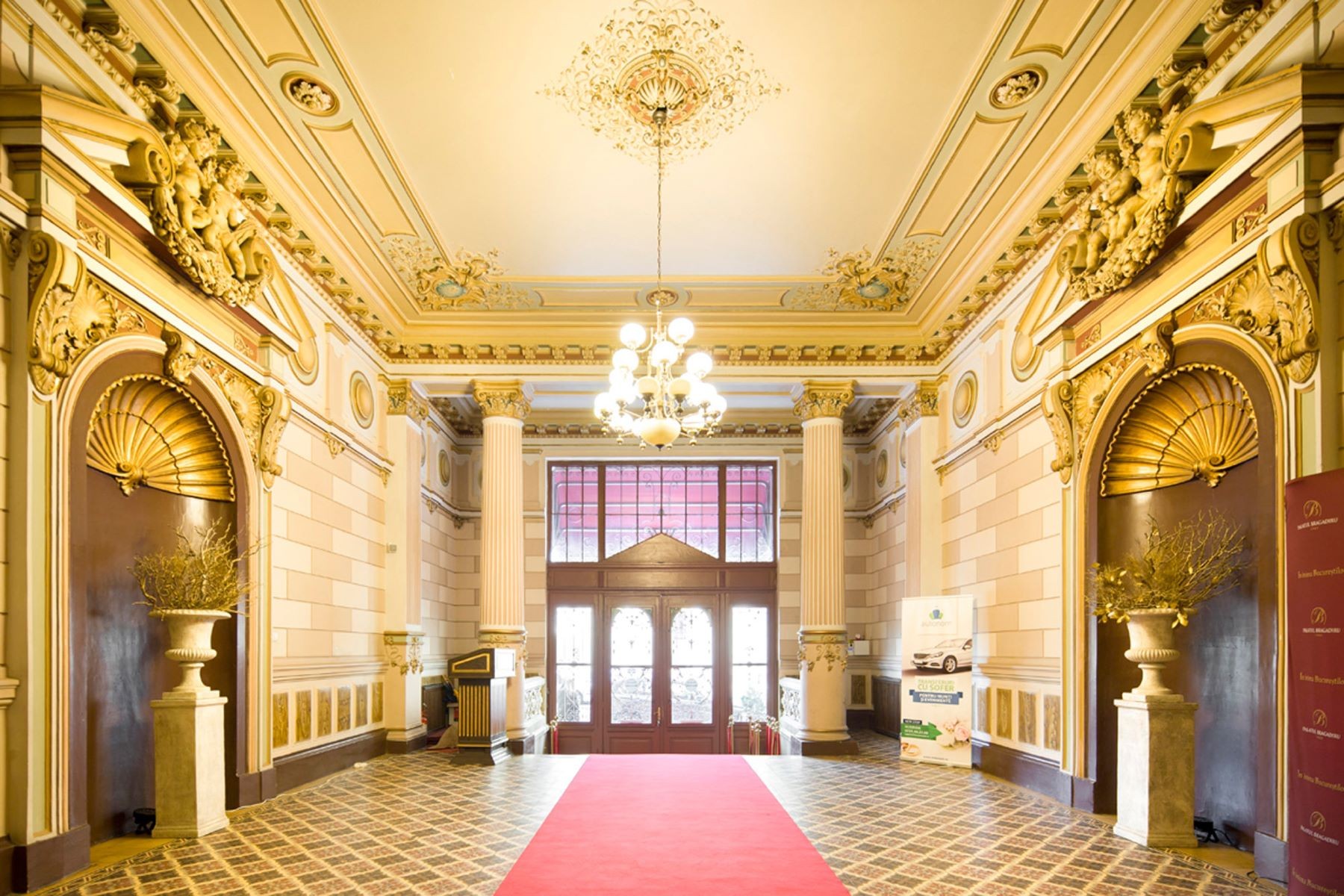 Palatul Bragadiru și grădinile au fost scoase la vânzare pentru 25 de milioane de euro. Povestea bijuteriei imobiliare din București