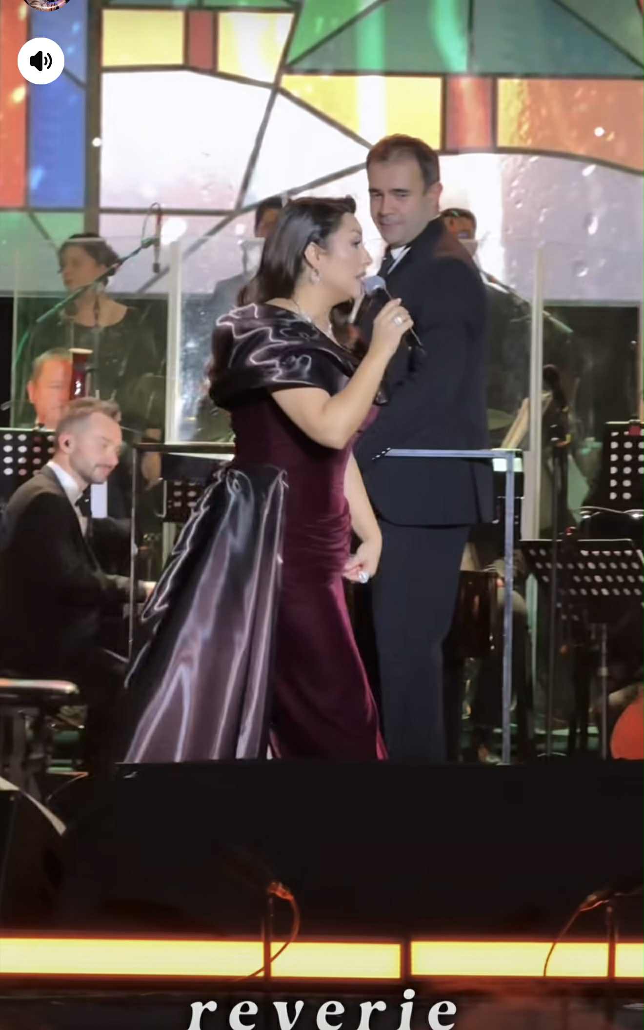 Cum au apărut Andra și Eva Măruță la concertul de Crăciun. Artista și-a dat fanii pe spate cu invitatul ei special