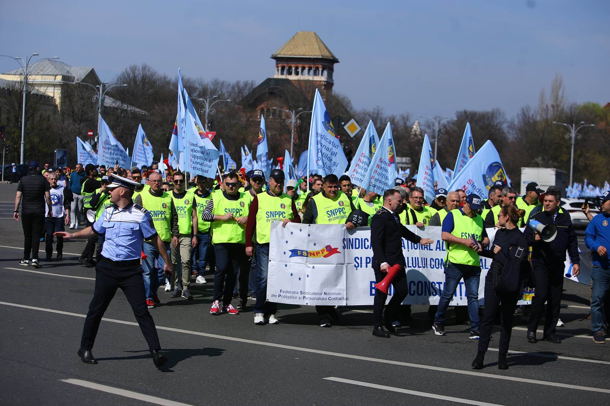 Protest al polițiștilor în fața Guvernului. Au cerut excluderea rezerviștilor din PNRR şi din pensiile speciale