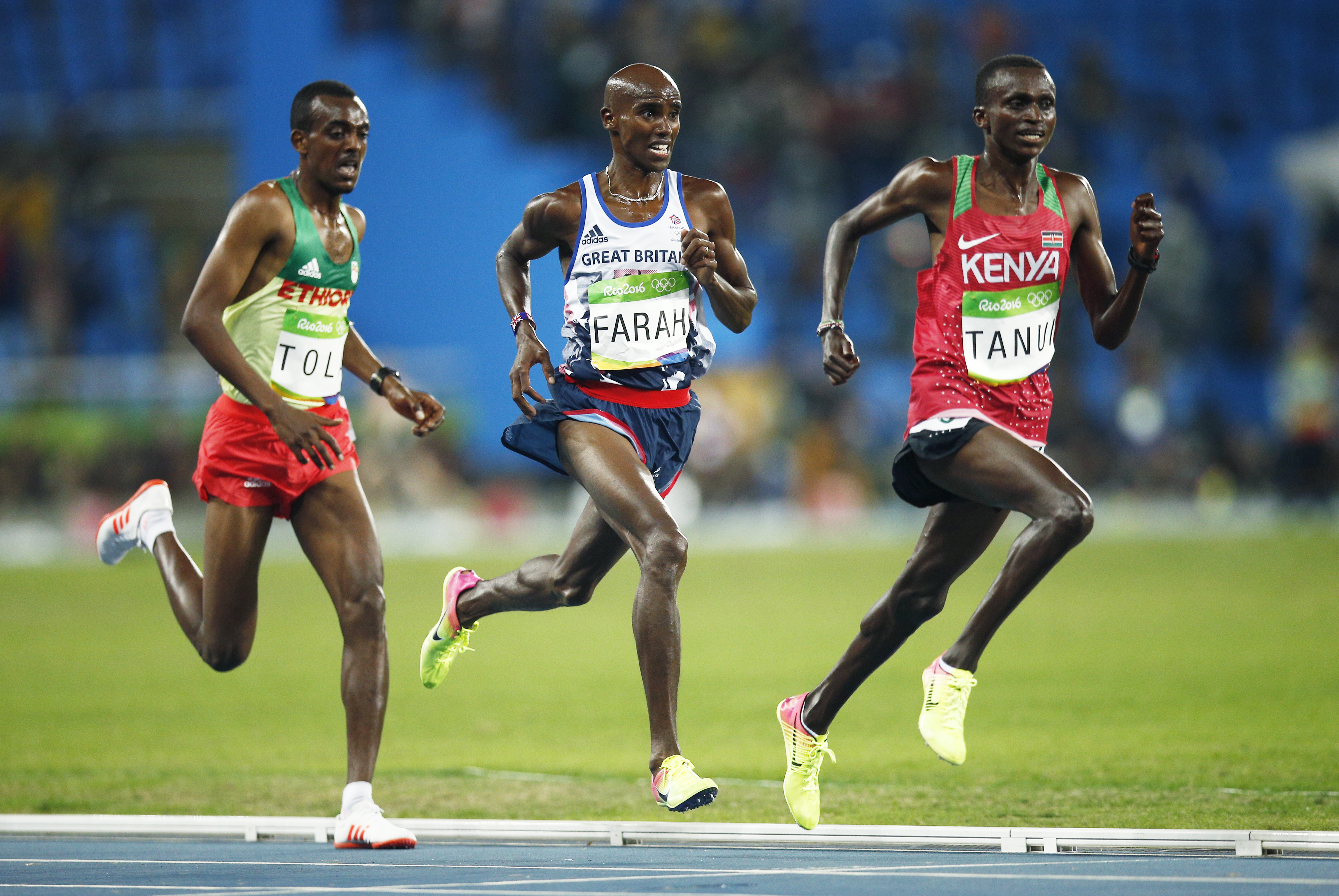Jocurile Olimpice. Britanicul Mo Farah a căzut, s-a ridicat și a câștigat incredibil cursa de 10.000 de metri VIDEO