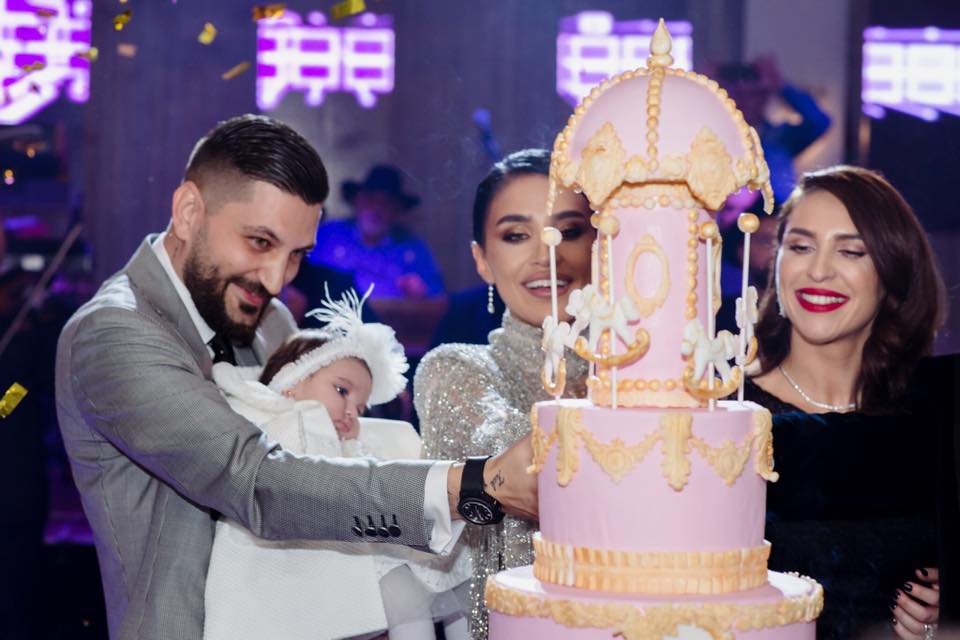 Cele mai tari momente de la petrecerea de botez a fiicei Adelinei Pestrițu. Bruneta a rupt ringul de dans | FOTO