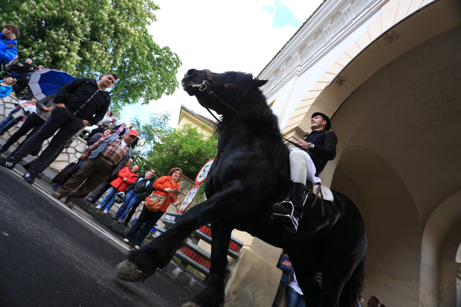 Mii de oameni au asistat la Parada Junilor la Brașov | GALERIE FOTO