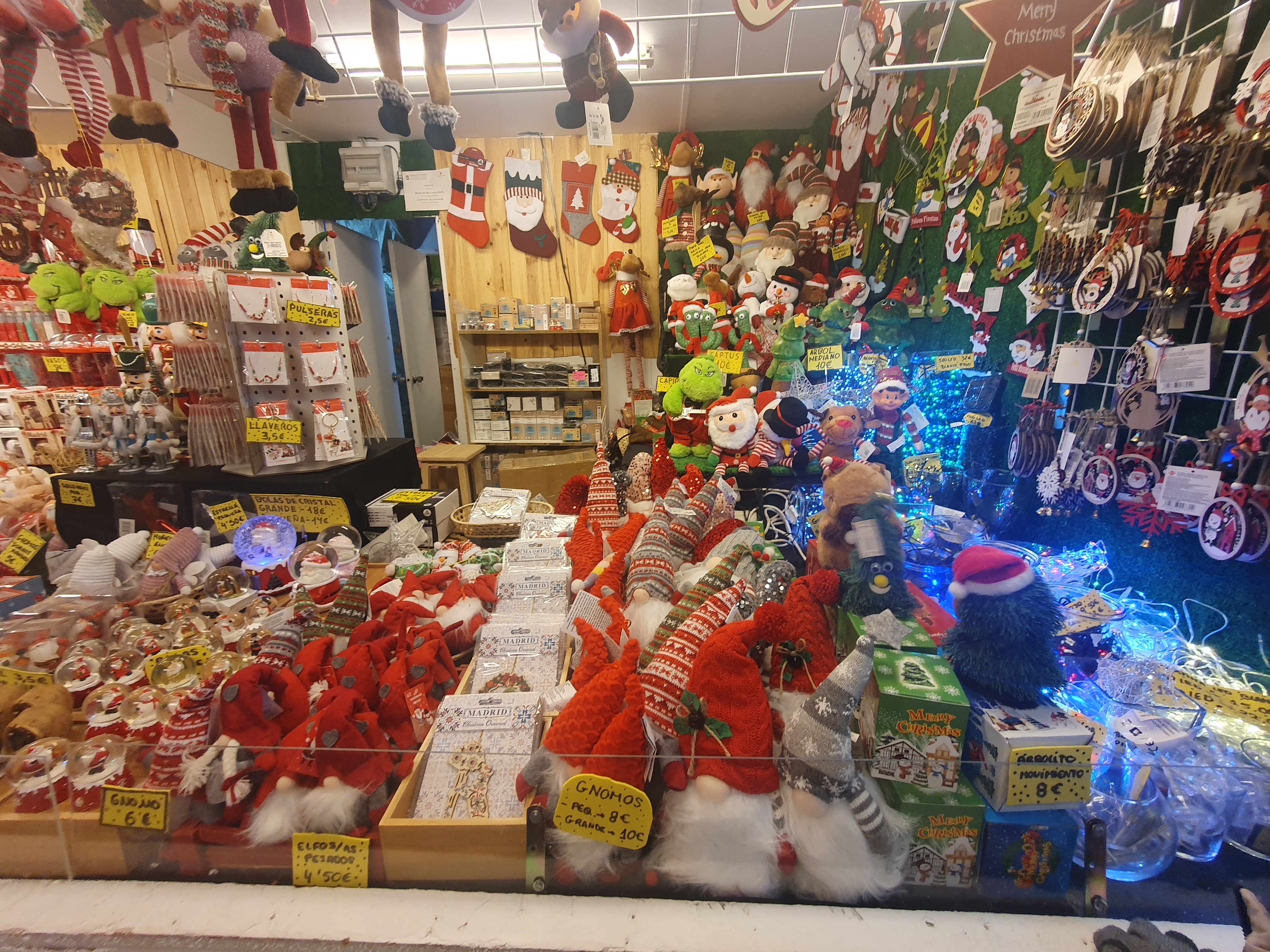 Sărbătorile de iarnă la Madrid. Explozia culinară din capitala Spaniei. Cât costă o porție de fructe de mare sau un pahar de vin în Mercado de San Miguel