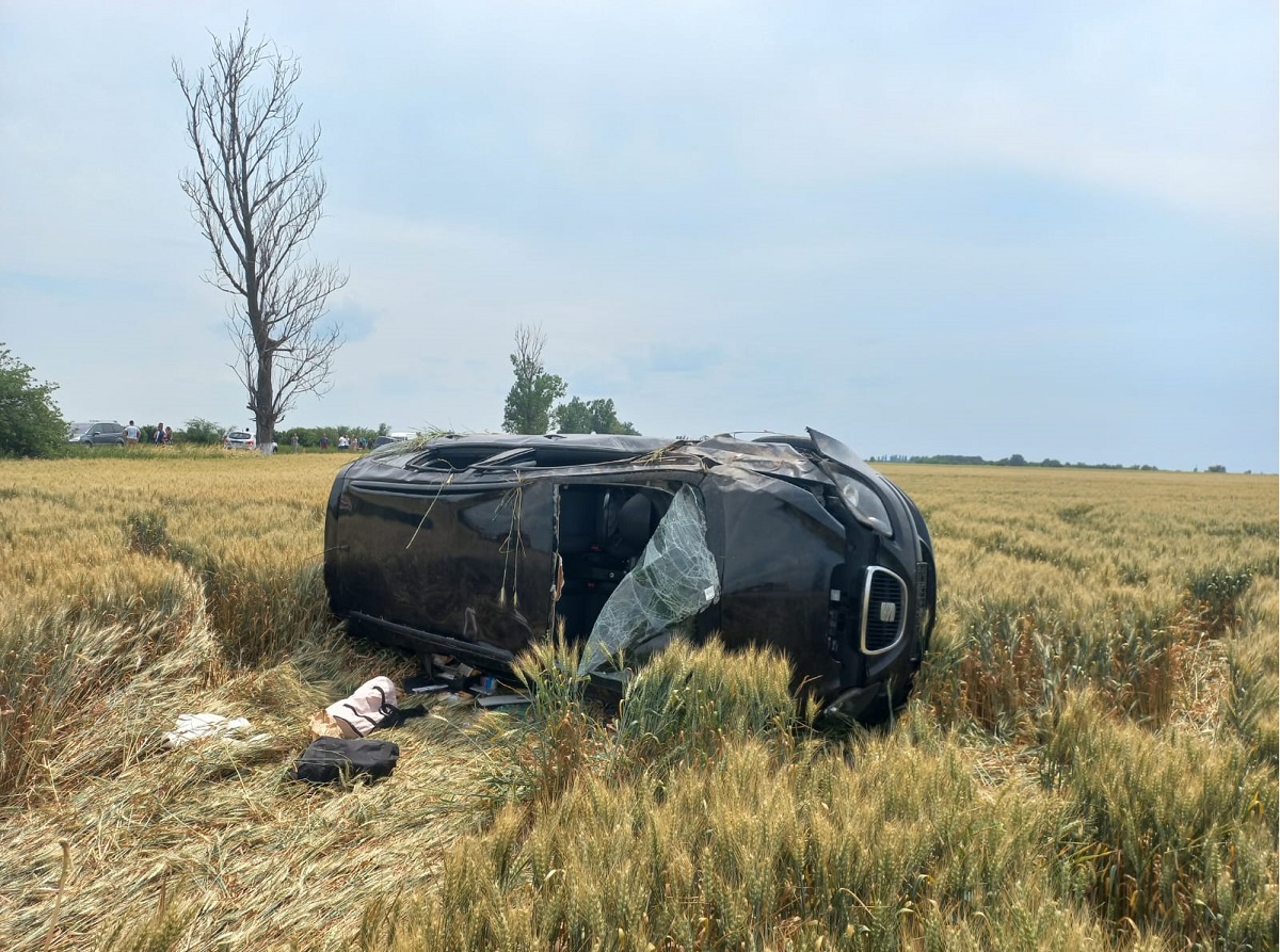 Accident grav cu șase răniți în Prahova. O fetiţă e în stare gravă, iar mama ei are un braț amputat