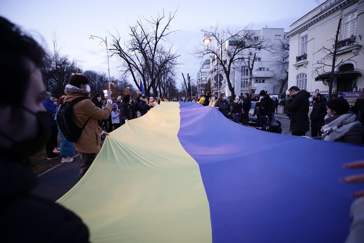 IMAGINI. Din București până în Sydney, mii de oameni protestează față de războiul din Ucraina: „Stop Putin!”