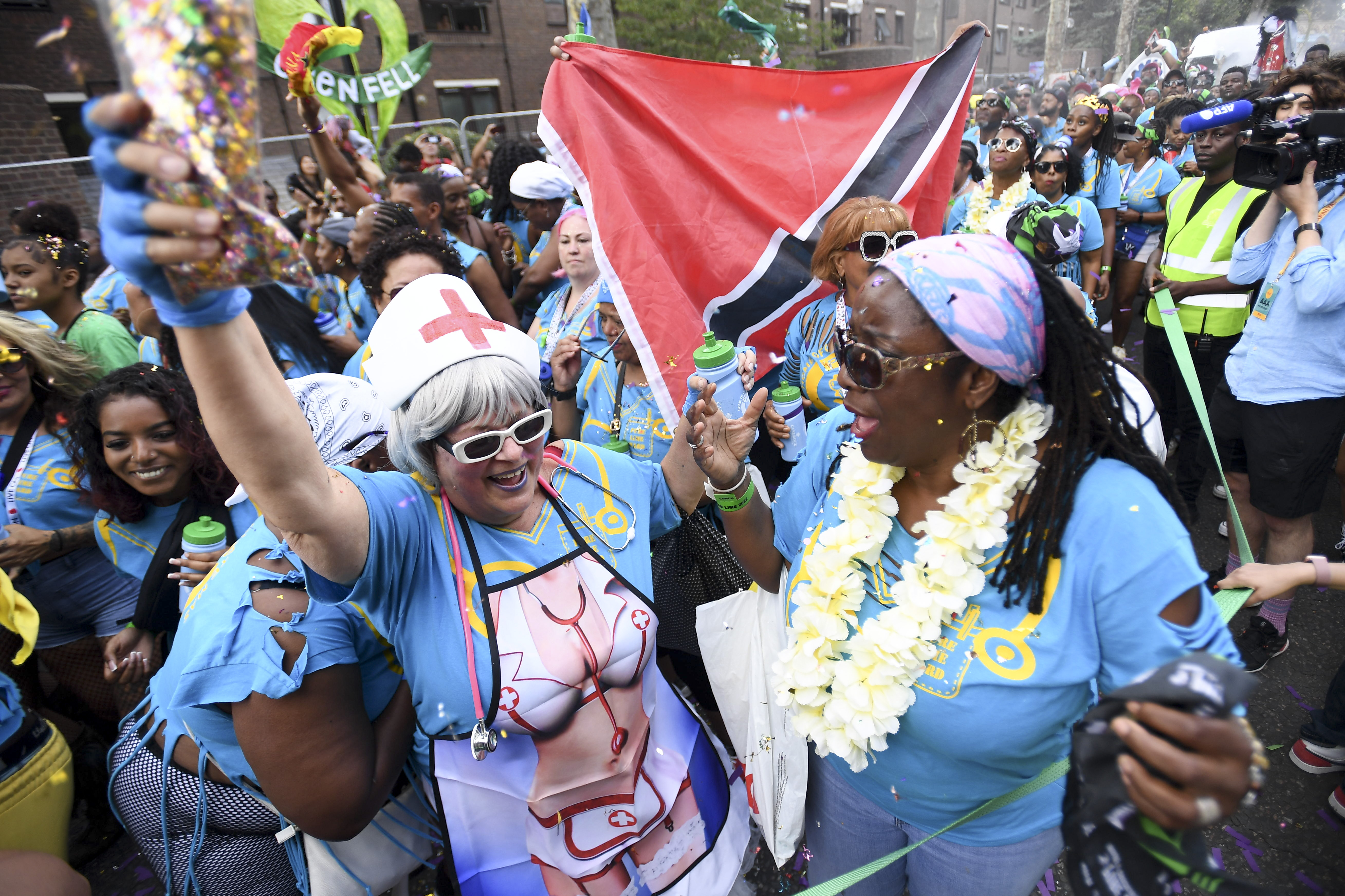 Carnavalul Notting Hill a revenit pe străzile din Londra, pentru prima dată de la începutul pandemiei. Imagini de la defilări