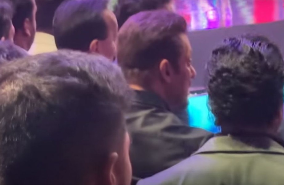 Iulia Vântur, dans în fața lui Salman Khan. Românca a susținut un spectacol la Premiile Academiei Naționale de Film Indian