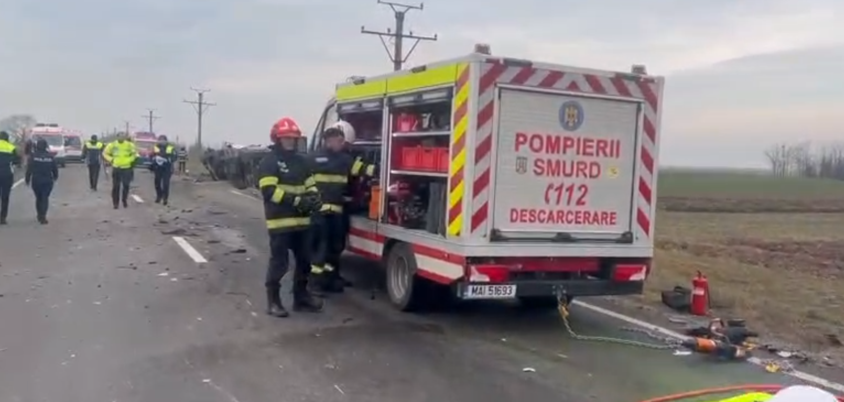 Trei morți și trei răniți pe DN6 la Zănoaga, în Dolj, într-un accident cu un TIR și două autoturisme