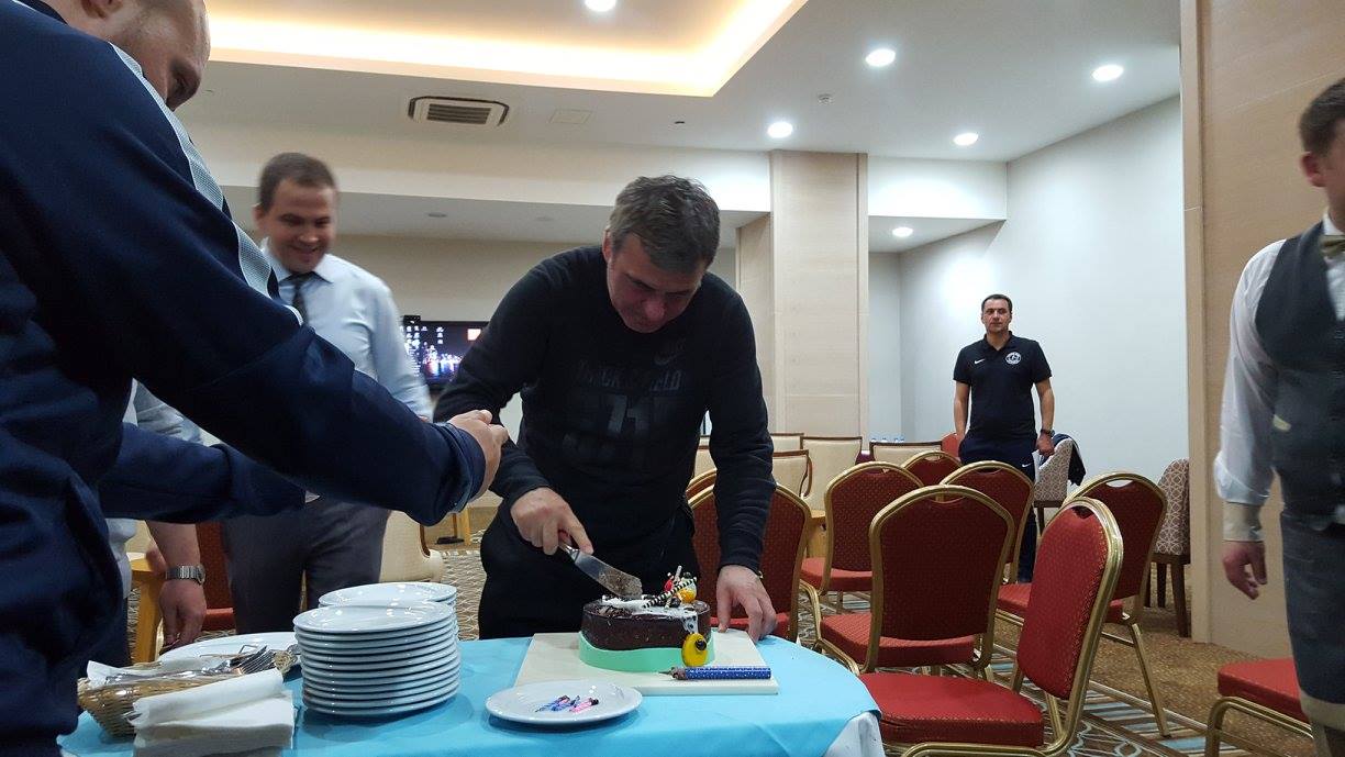 De ziua lui Gică Hagi, jucătorii i-au cerut să aibă răbdare cu ei / GALERIE FOTO & VIDEO