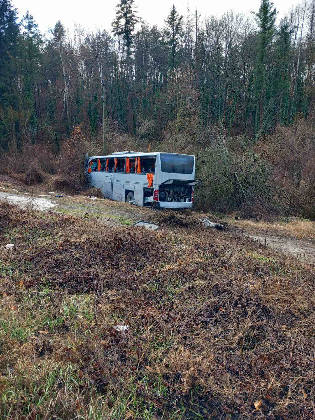 Autocar românesc cu pasageri, accident cu un TIR în Bulgaria. Cel puțin nouă persoane au fost rănite. Precizările MAE