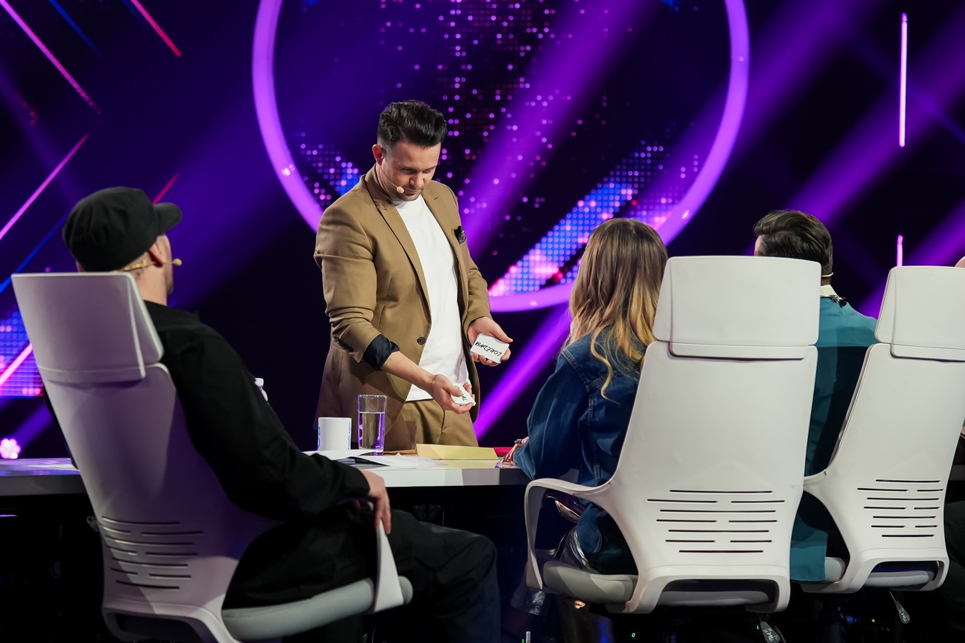 iUmor, 7 aprilie. Magicianul Robert Tudor vine cu un supershow de magie, iar Nury Guney îl impresionează pe Cheloo