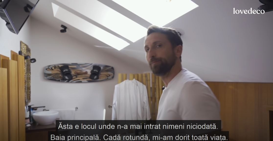 Imagini cu vila din Corbeanca în care Dani Oțil locuiește cu Gabriela Prisăcariu. Au cinema în pivniță