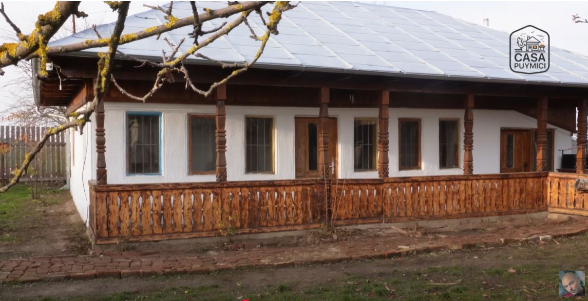 Imagini cu casa de la țară a lui Puya, după ce a renovat-o complet: „Se pot construi case și din resturi găsite”