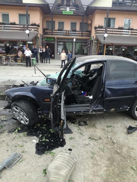 Un tânăr de 19 ani a murit într-un accident în Neamț după nuntă. Vitezometrul s-a blocat la 180 de km/h