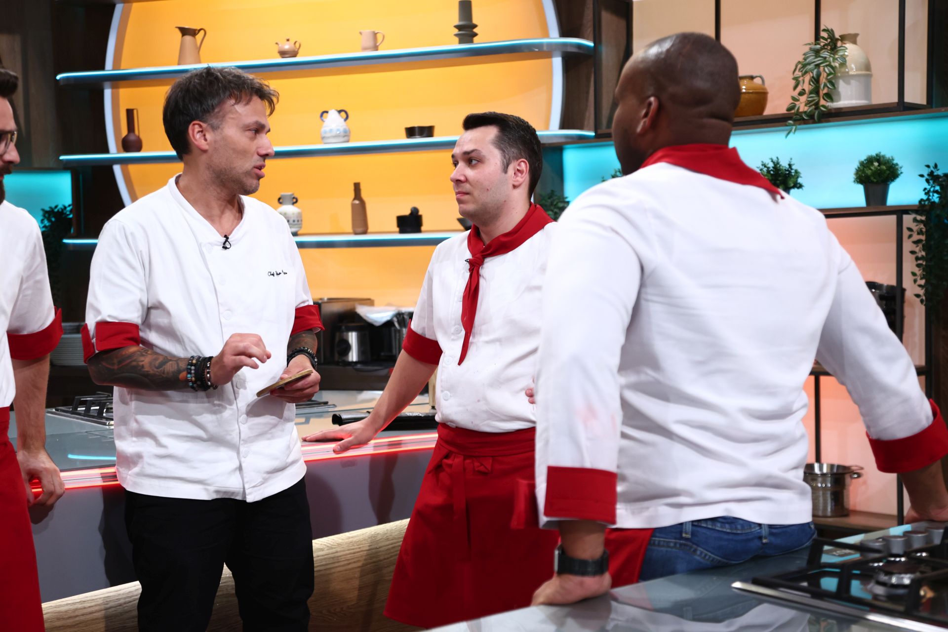 „Chefi la cuțite”, 17 decembrie 2024. Șerban Hulpaș a părăsit competiția culinară de la Antena 1