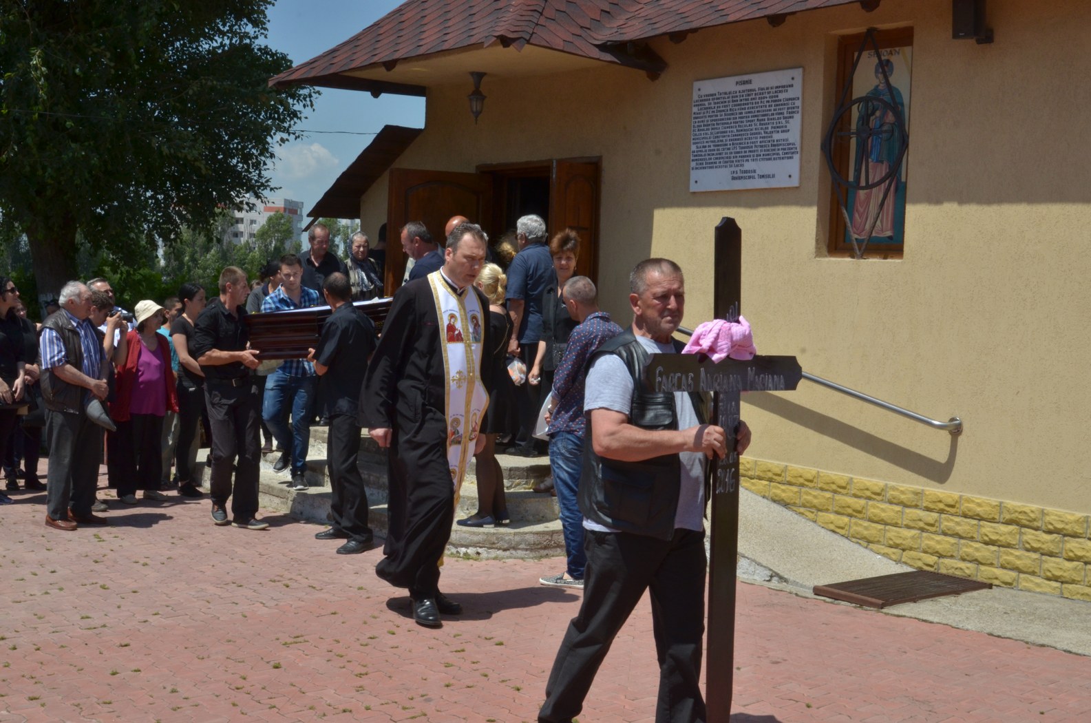 Vânzătoarea ucisă în Constanța, condusă pe ultimul drum | FOTO