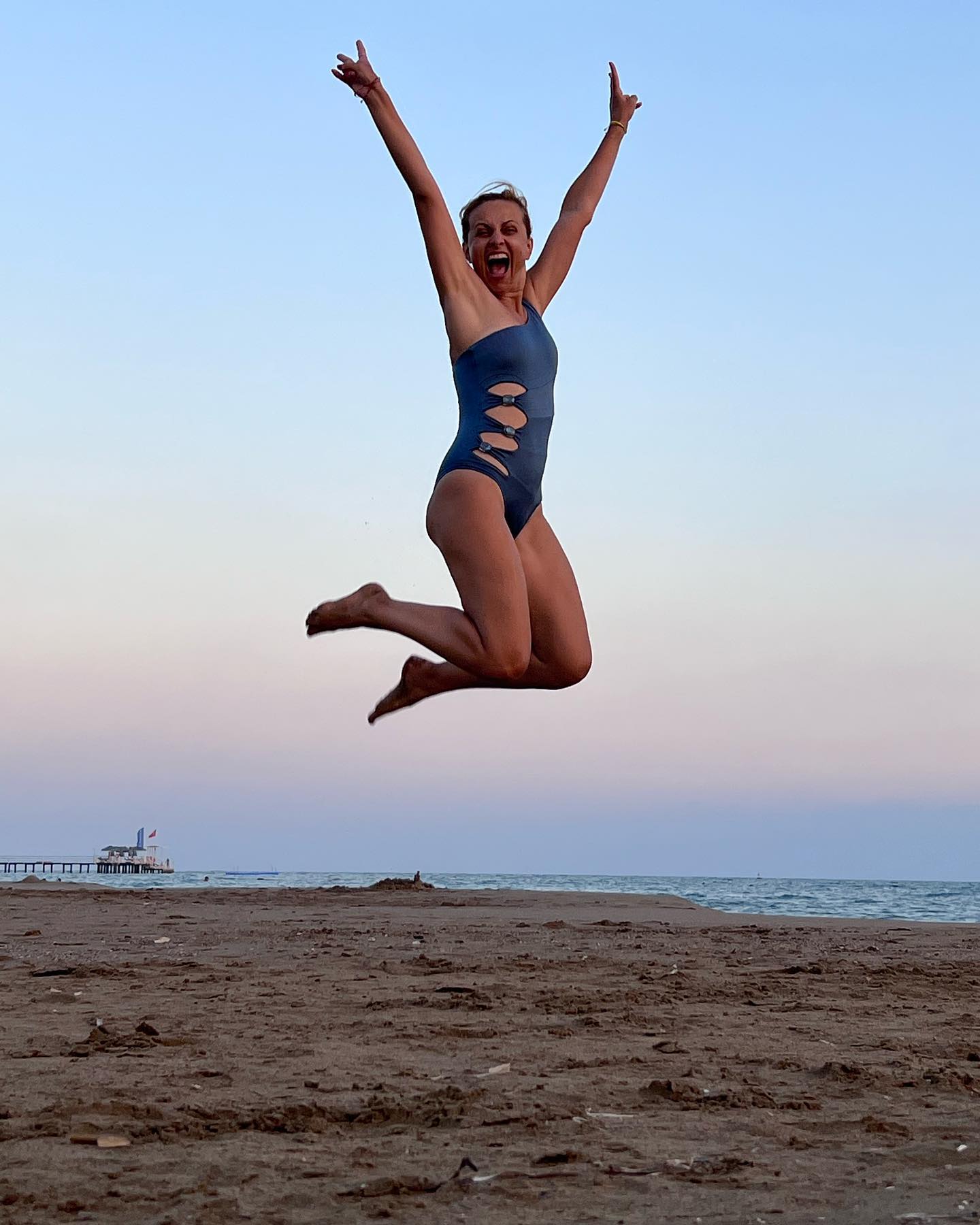 Cum arată Simona Gherghe în costum de baie la 44 de ani. Vedeta a fost văzută rar în această ipostază