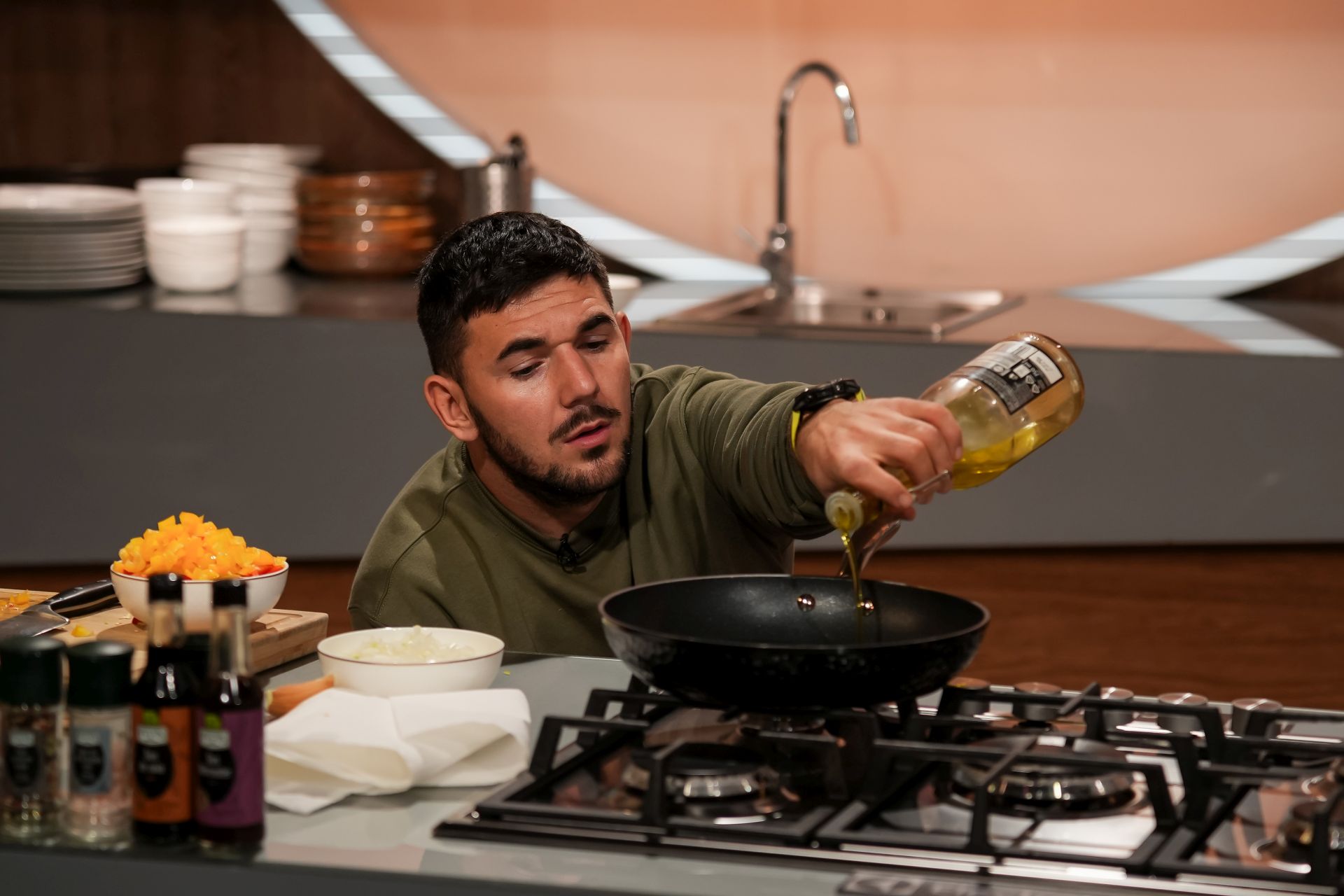 Alexia și Aris Eram vin la „Chefi la cuțite”. Copiii Andreei Esca vor să-i impresioneze pe jurați cu preparatul lor