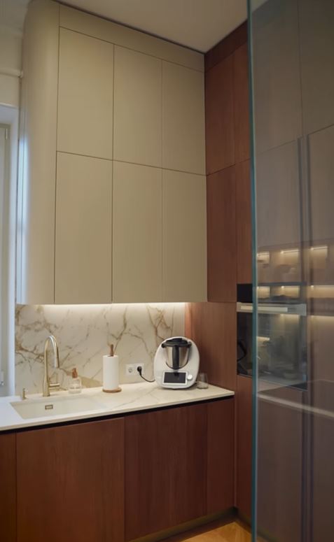 Imagini din casa Anei Baniciu, după ce a terminat renovarea. Are cadă în dormitor și perne Hermes în living