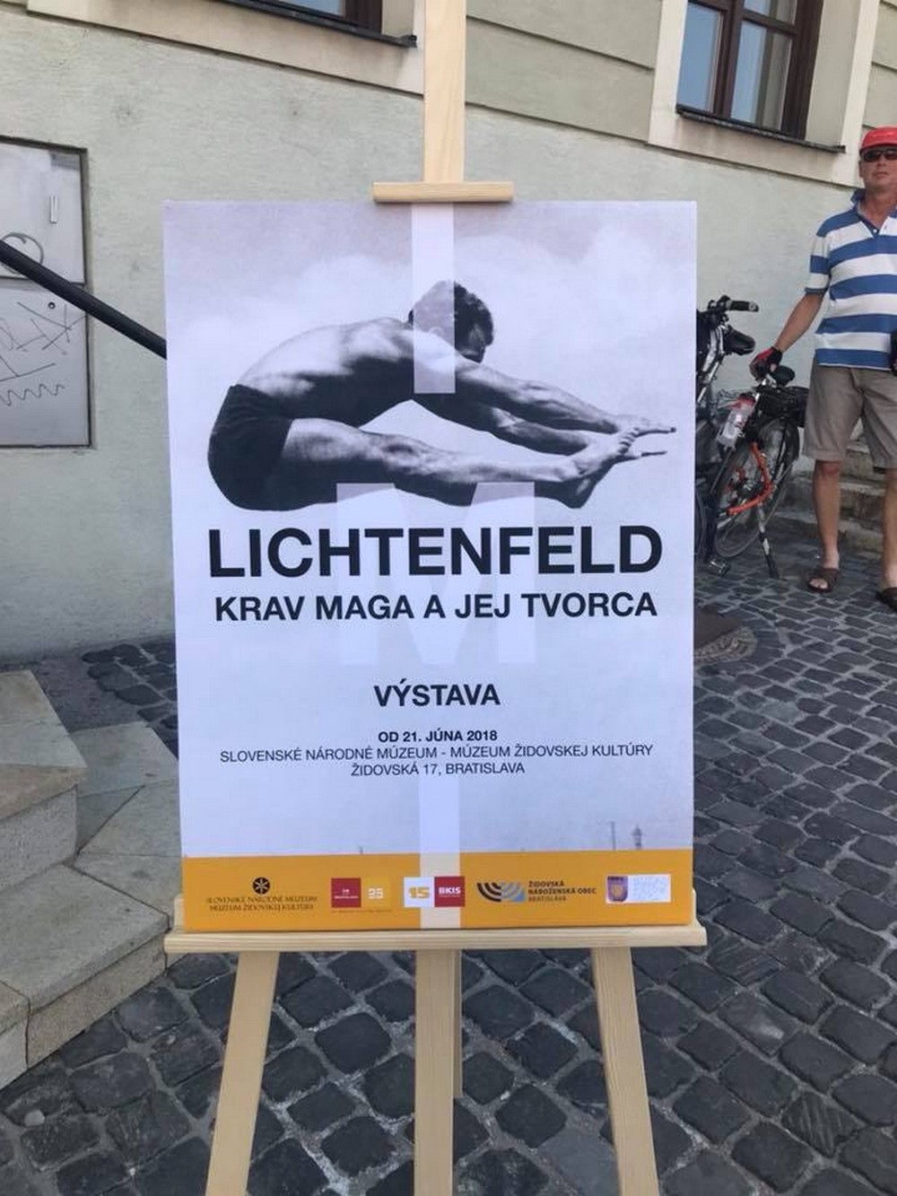 INTERVIU. Prima expoziție dedicată fondatorului Krav Maga, deschisă permanent în Bratislava. Totul despre școala Bukan de Krav Maga și prezența ei în România