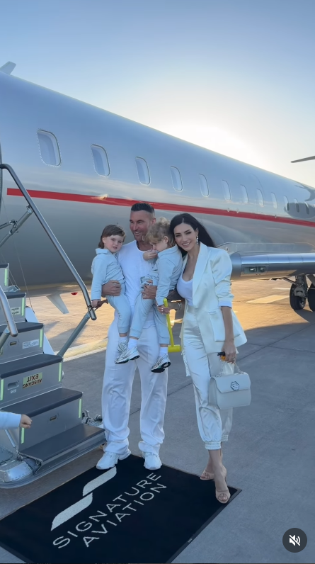 Cum a apărut Andreea Sasu alături de Philipp Plein, după ce a ieșit din spital. Cum se simte acum. „Călătoria nu s-a terminat. Ne mișcăm cu credință”