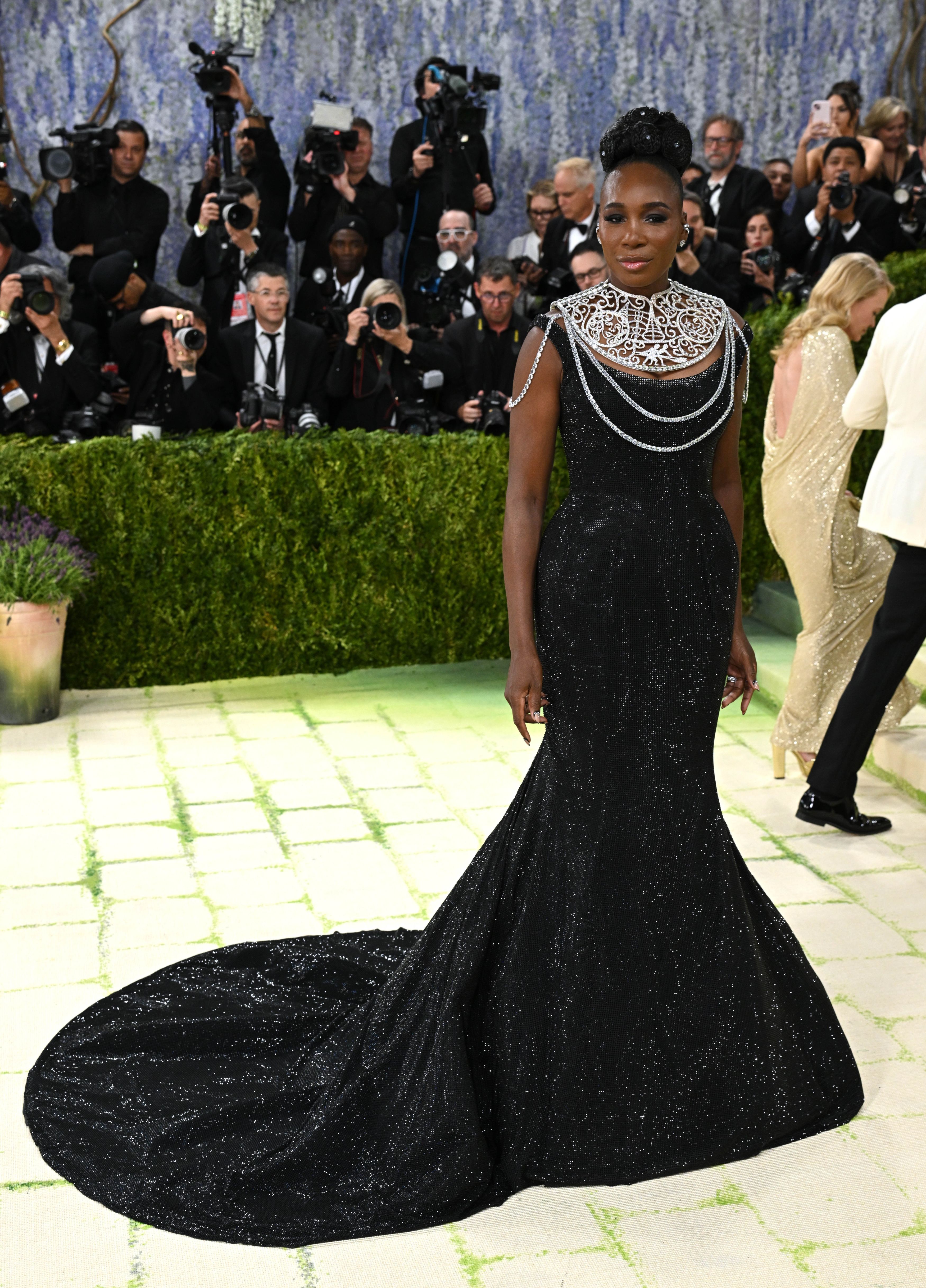 Vedete pe „covorul pietruit” la Met Gala 2026. De la rochii impresionante la alegeri controversate
