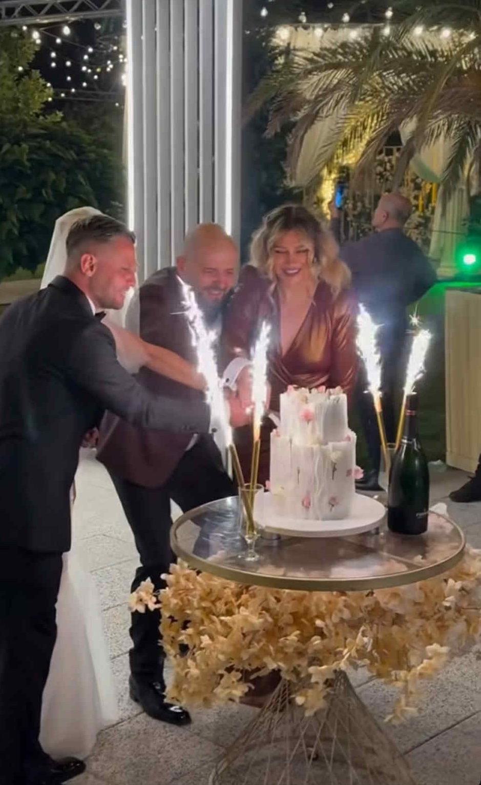 Imagini cu Lora și Ionuț Ghenu, nași de cununie pentru sora lui. Cântăreața nu s-a abținut și a cântat la nunta cumnatei sale