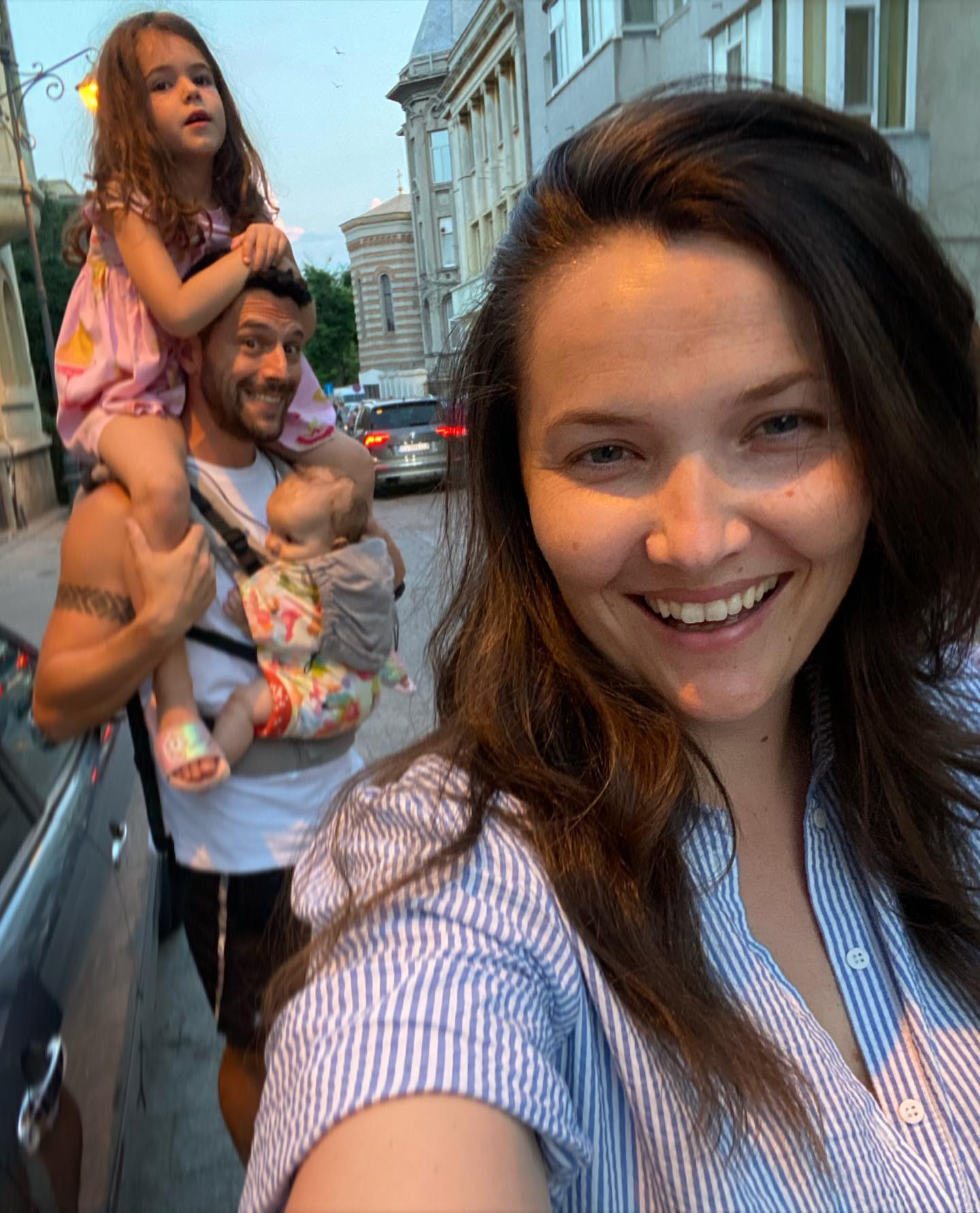 Regula pe care fetele lui Adi Nartea trebuie să o respecte. „Ne mai prind copiii, ne atenționează. Deci, după ce împlinești 16 ani, ai dreptul”