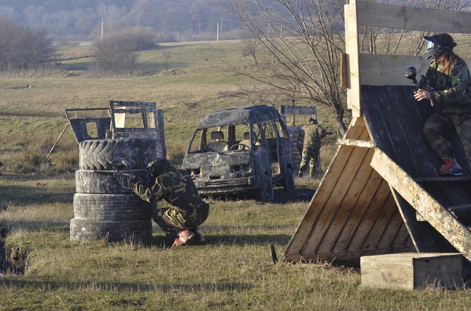 Naționala feminină de handbal a României s-a relaxat la paintball înainte de Trofeul Carpați. Programul competiției | GALERIE FOTO