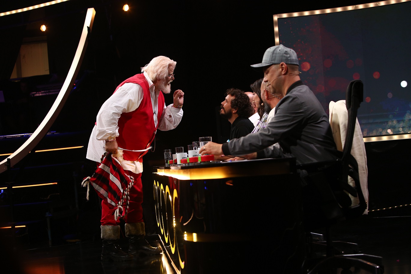 Cristi Pulhac urcă pe scena „Stand-Up Revolution”. Ce a spus despre fotbaliști. „Ai senzația că singurul lor meci e cu freza, frate!”