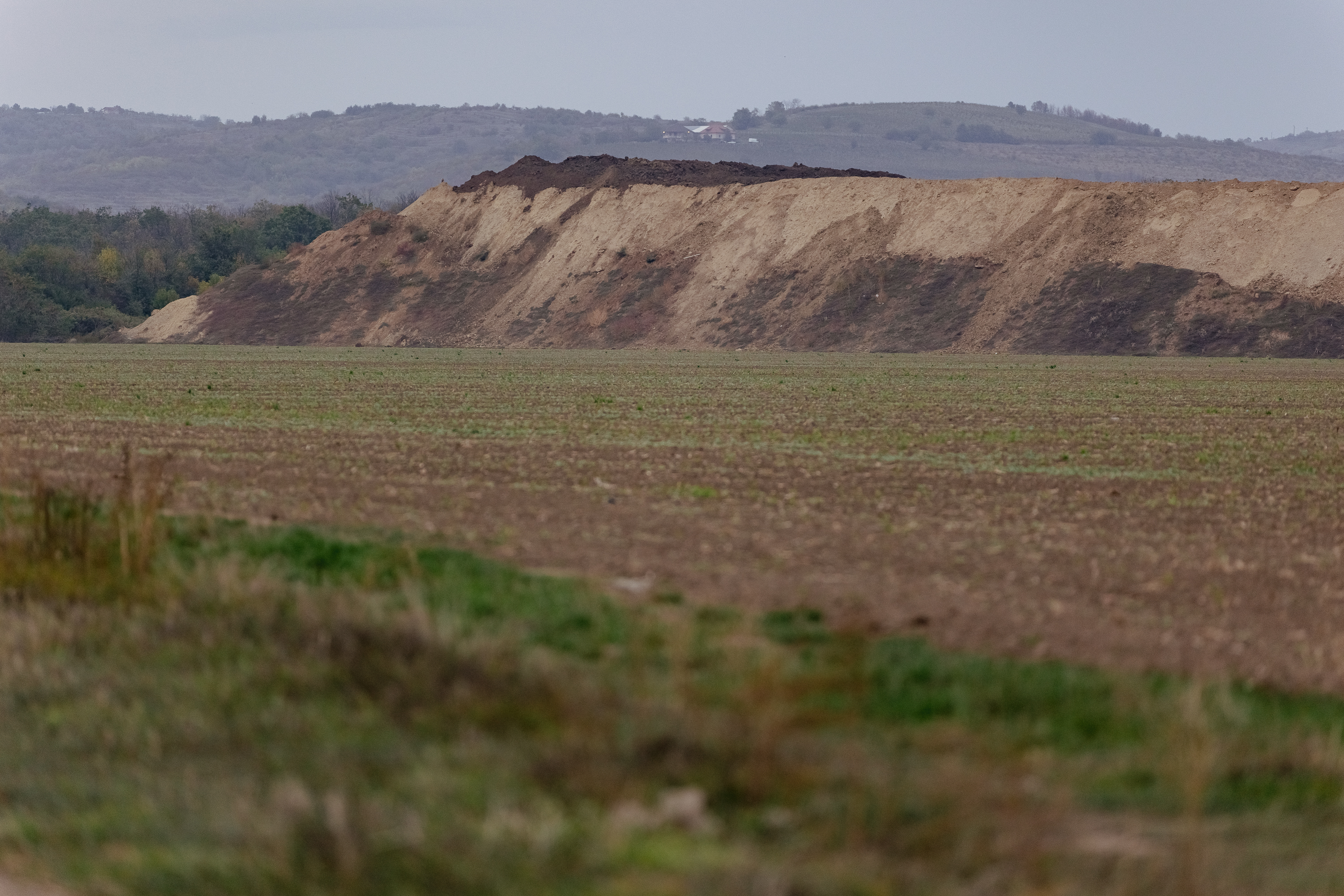 Cernobîlul de la Valea Călugărească, Prahova. Autoritățile și-au dat acordul pentru un mare depozit de gunoi lângă munții de deșeuri industriale. „Roșia Montană se mută la noi!”